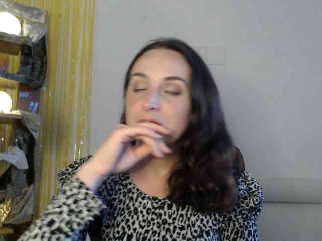 Modella: UWillMarryMyAss