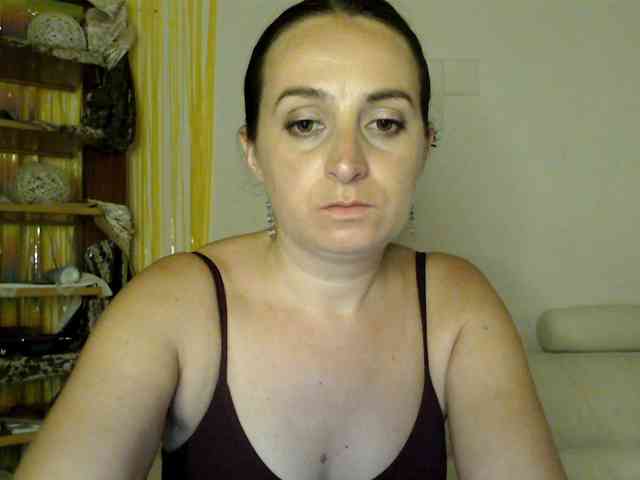 Modella: UWillMarryMyAss