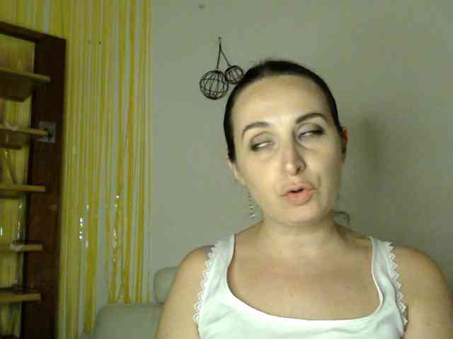 Modella: UWillMarryMyAss