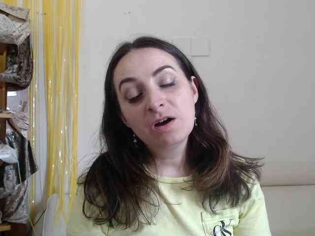 Modella: UWillMarryMyAss