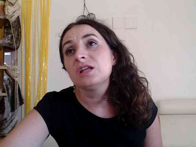 Modella: UWillMarryMyAss