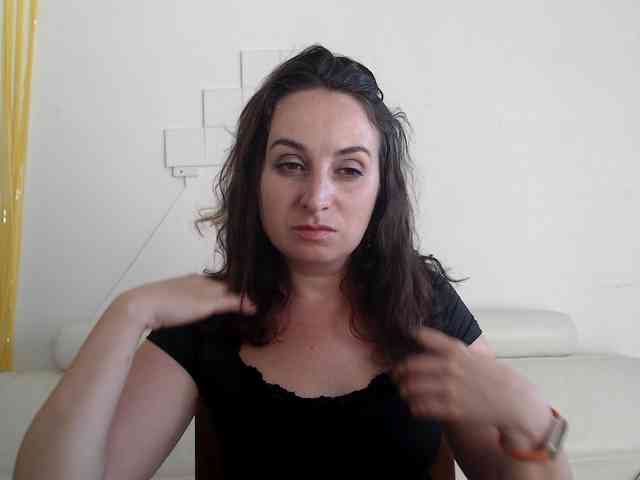 Modella: UWillMarryMyAss