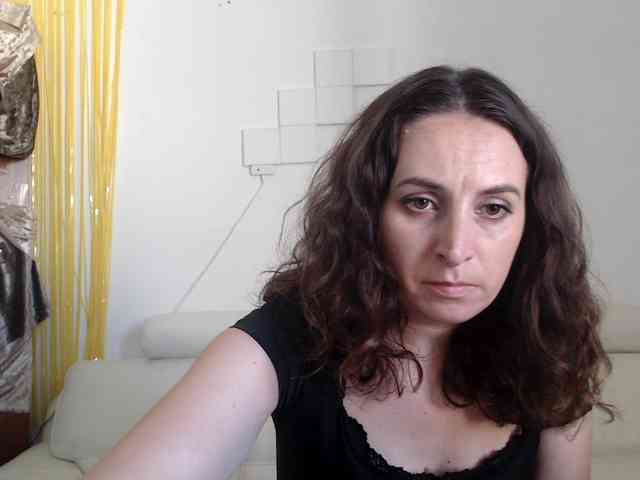 Modella: UWillMarryMyAss