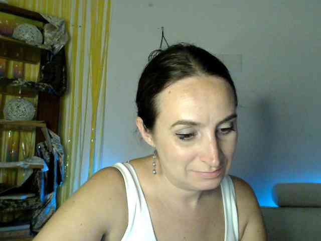 Modella: UWillMarryMyAss