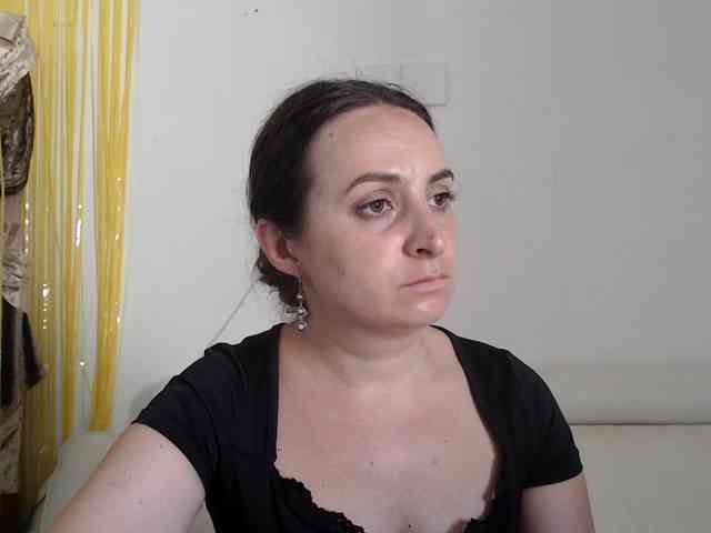 Modella: UWillMarryMyAss