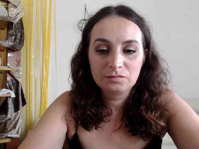 Modella: UWillMarryMyAss