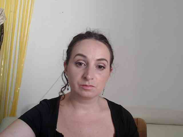 Modella: UWillMarryMyAss