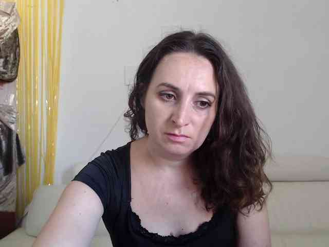 Modella: UWillMarryMyAss