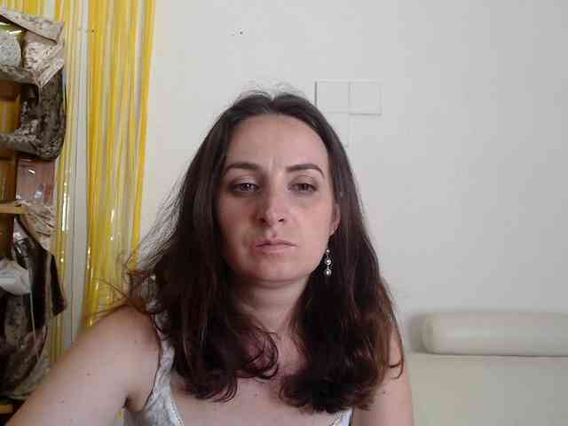 Modella: UWillMarryMyAss