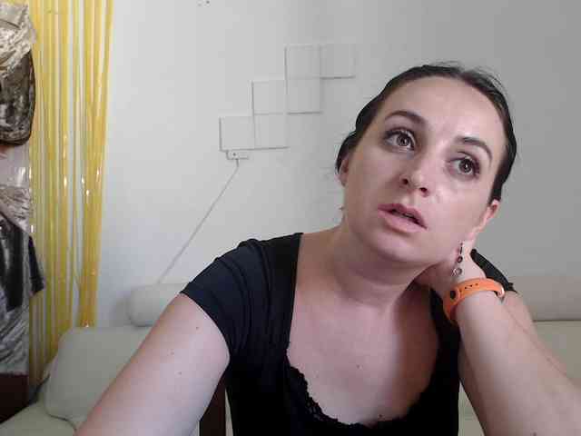 Modella: UWillMarryMyAss
