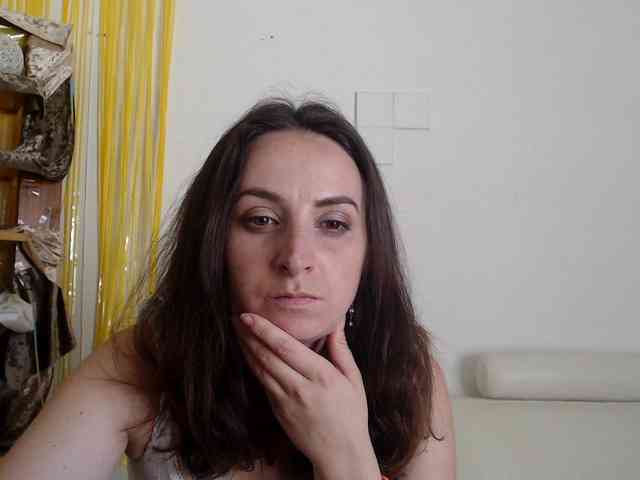 Modella: UWillMarryMyAss