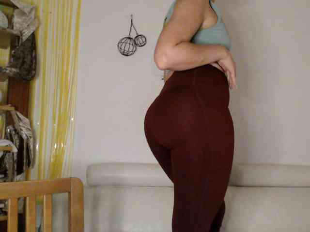 Modella: UWillMarryMyAss