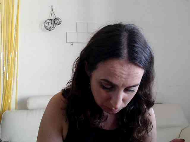 Modella: UWillMarryMyAss
