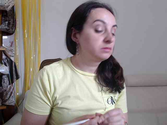 Modella: UWillMarryMyAss