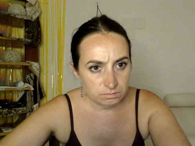 Modella: UWillMarryMyAss
