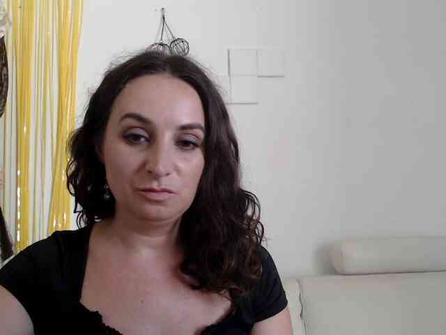 Modella: UWillMarryMyAss