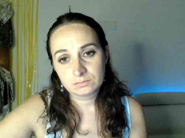 Modella: UWillMarryMyAss