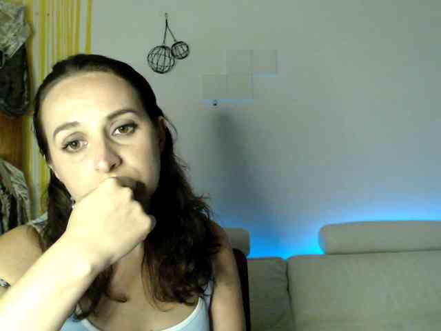 Modella: UWillMarryMyAss