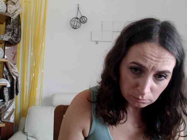 Modella: UWillMarryMyAss