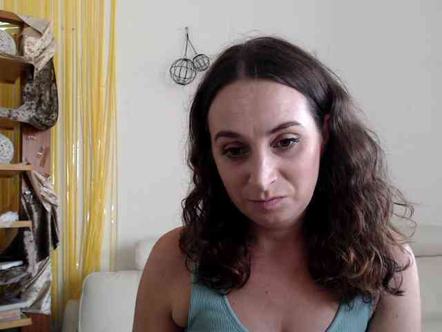 Modella: UWillMarryMyAss