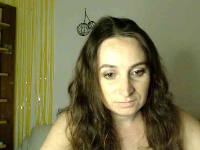 Modella: UWillMarryMyAss