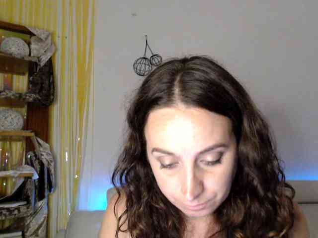 Modella: UWillMarryMyAss