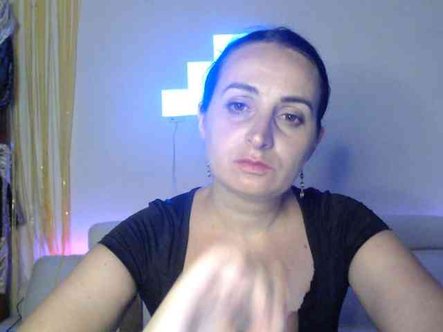 Modella: UWillMarryMyAss