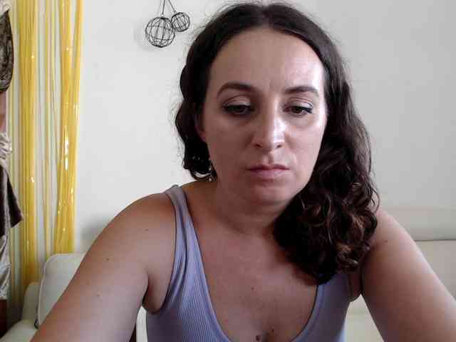 Modella: UWillMarryMyAss