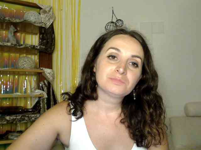 Modella: UWillMarryMyAss