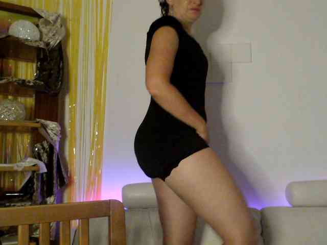 UWillMarryMyAss Live Webcam on BongaCams