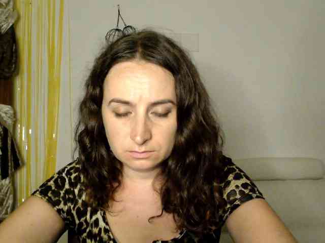 Modella: UWillMarryMyAss
