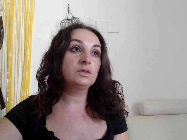 Modella: UWillMarryMyAss