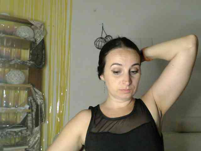 Modella: UWillMarryMyAss