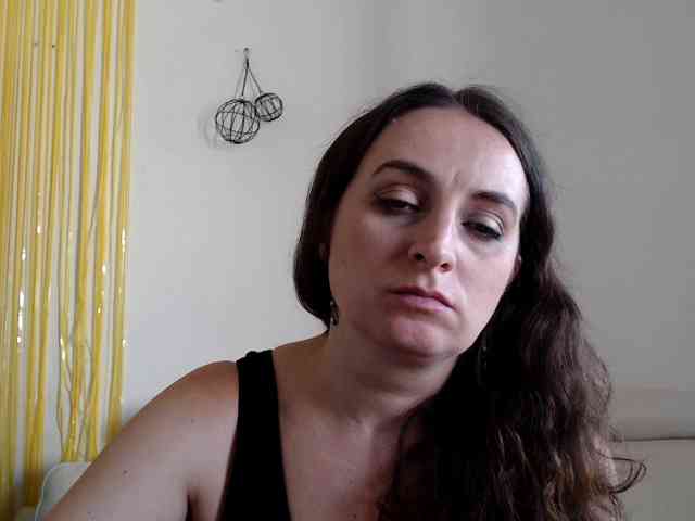 Modella: UWillMarryMyAss