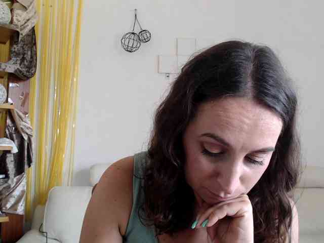 Modella: UWillMarryMyAss