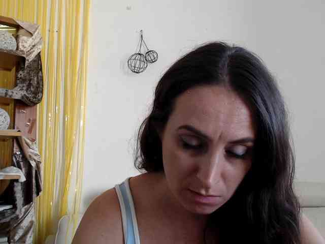 Modella: UWillMarryMyAss