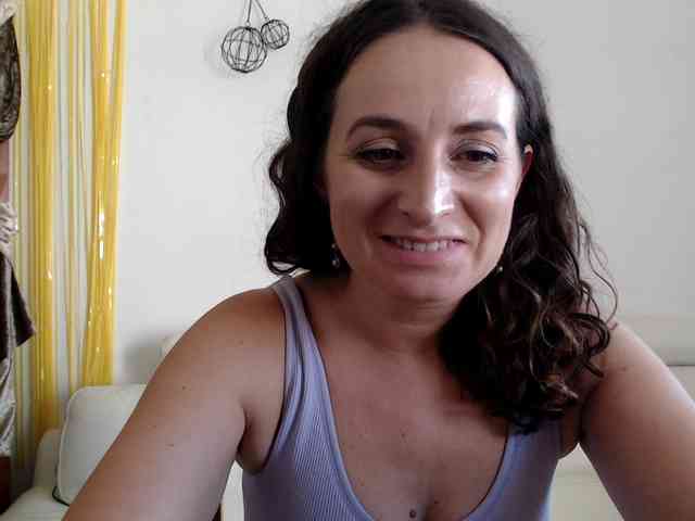 Modella: UWillMarryMyAss