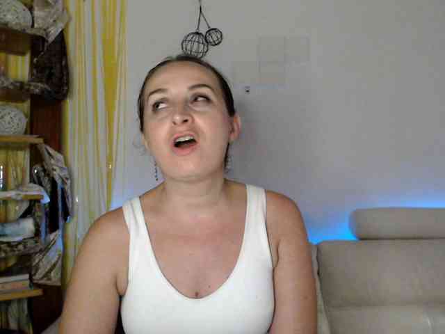 Modella: UWillMarryMyAss