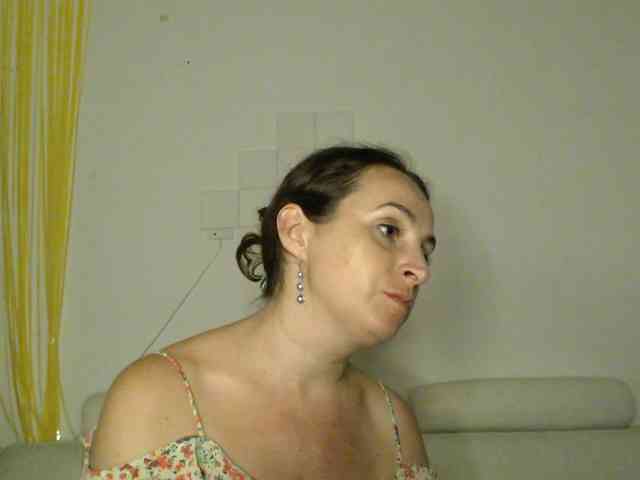 Modella: UWillMarryMyAss