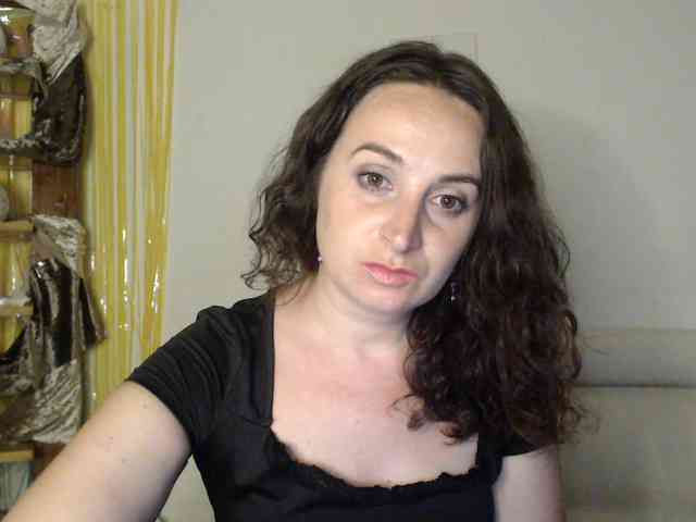 Modella: UWillMarryMyAss