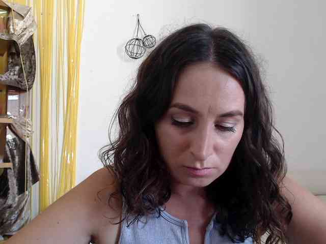 Modella: UWillMarryMyAss
