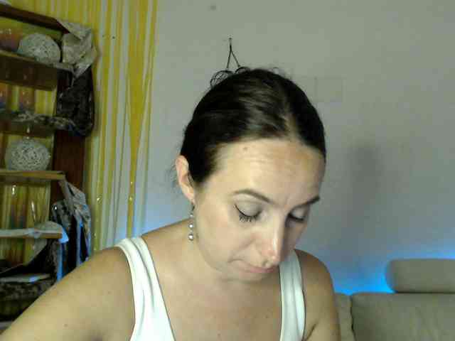 Modella: UWillMarryMyAss