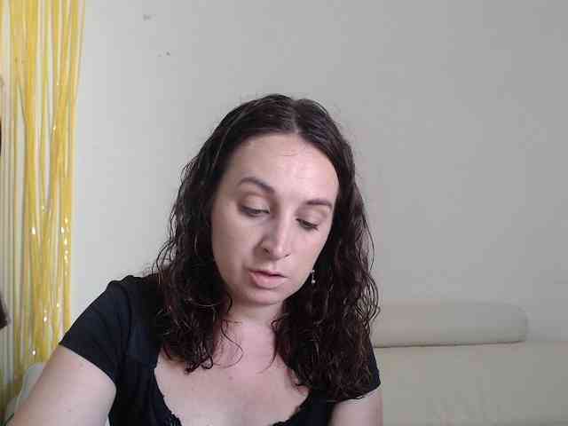 Modella: UWillMarryMyAss