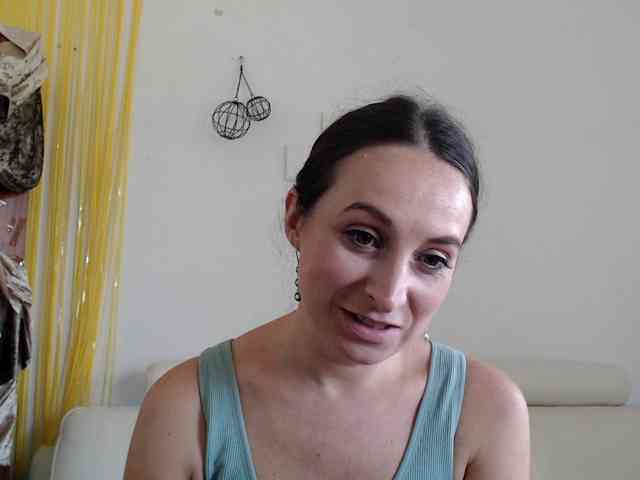 Modella: UWillMarryMyAss