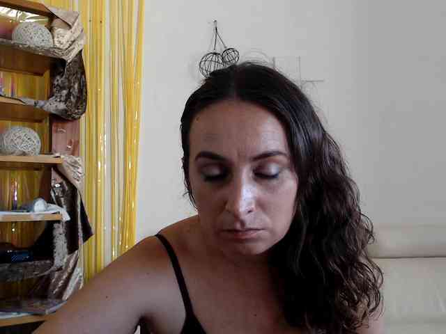 Modella: UWillMarryMyAss