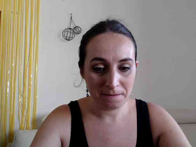 Modella: UWillMarryMyAss