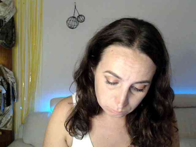 Modella: UWillMarryMyAss
