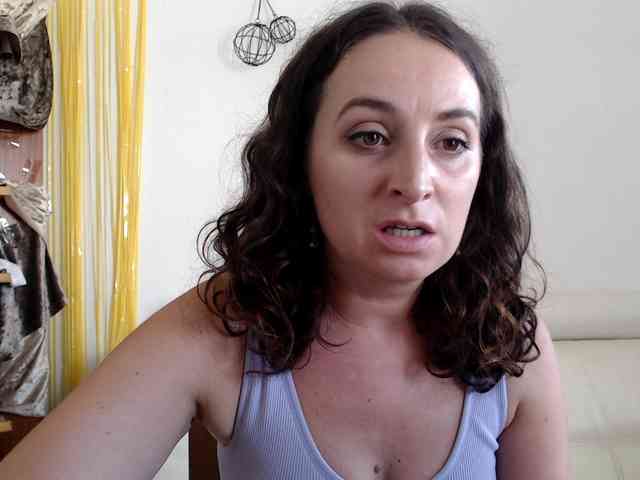 Modella: UWillMarryMyAss