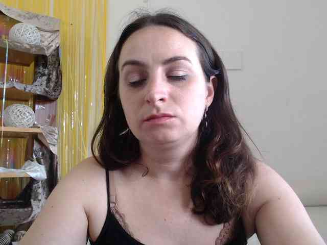 Modella: UWillMarryMyAss
