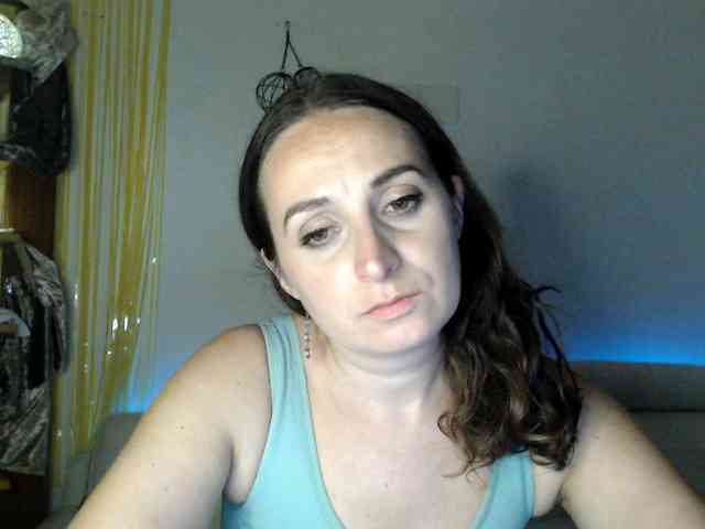 Modella: UWillMarryMyAss